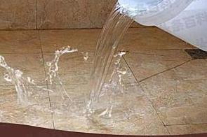 瑞丽漏水维修 免砸砖防水材料该如何施工